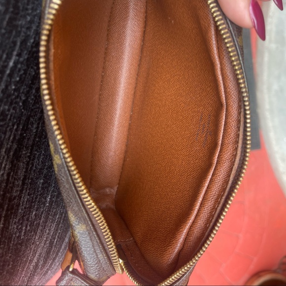 Authentic LV monogram canvas crossbody bag - Picture 4 of 6